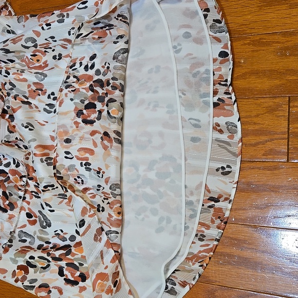 White House Black Market Floral Off-Shoulder Multi-colored Blouse Size 6 - Picture 3 of 5